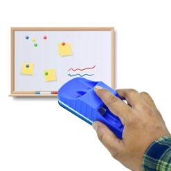 Magnetic duster for whileboard cleaning